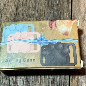 NEW Airtag Collar Holder Pet Tracker for Dogs Or Cats Waterproof, Silicone Blue